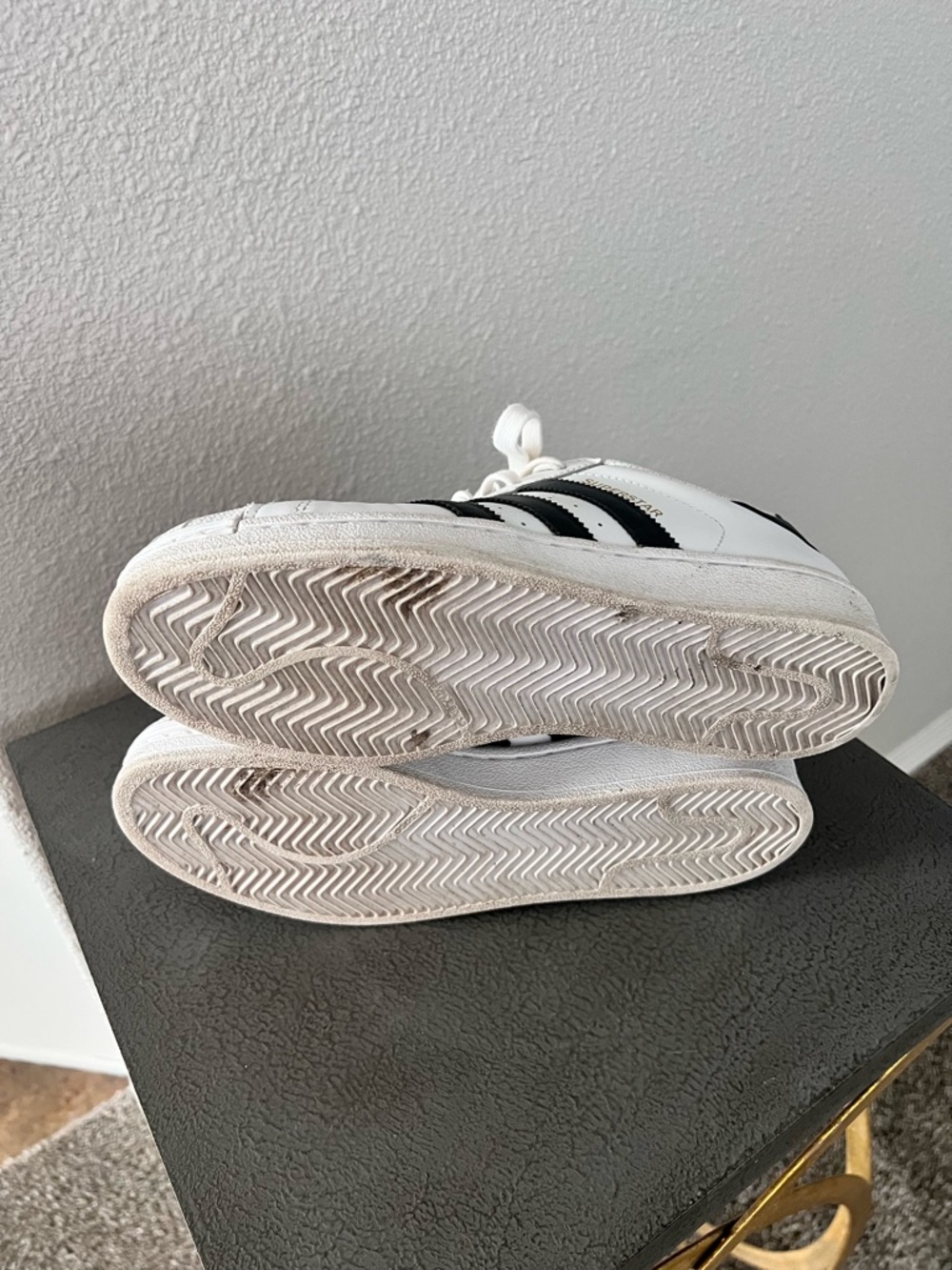 Adidas White and Black Superstar Sneakers with Gold Tongue Logo Sz 8 - Picture 4 of 4